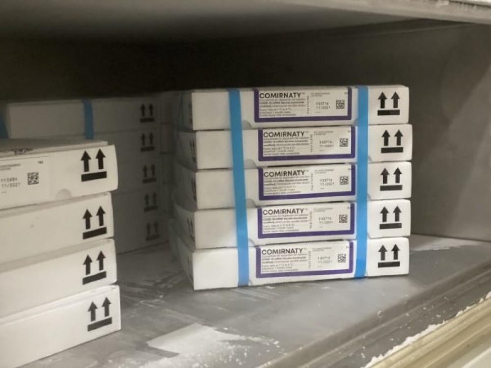 Alte 5.850 doze de vaccine Pfizer, achiziționate de stat, au ajuns în țară